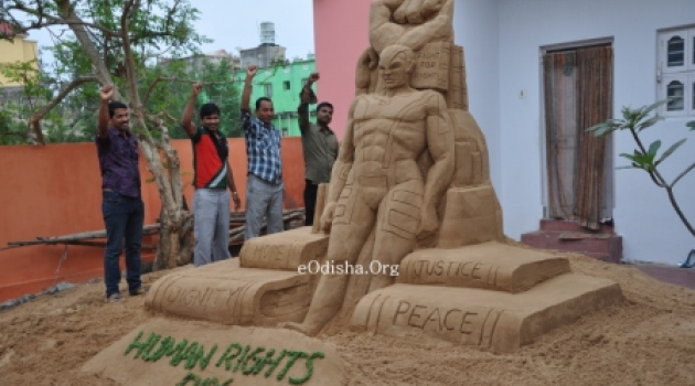 eodisha, Sand Art on world Human Right Day by International Sand Animation Artist Manas Kumar Sahoo #Odisha #SandArt