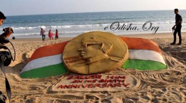 115th birth Jayanti of #Netaji Subhash Chandra Bose  in a golden sandy coin prepared by Manas Kumar Sahoo at Puri Beach #Odisha , eOdisha.org